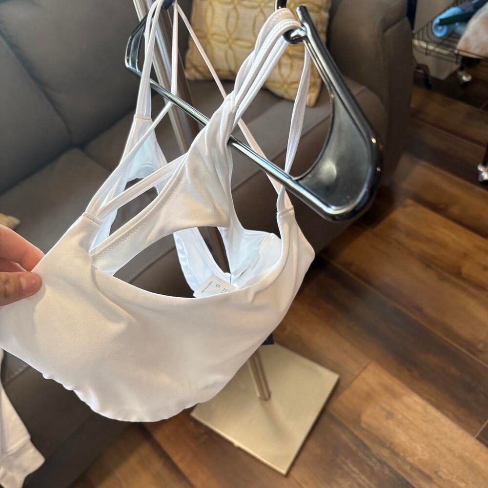 Fabletics white sports bra size